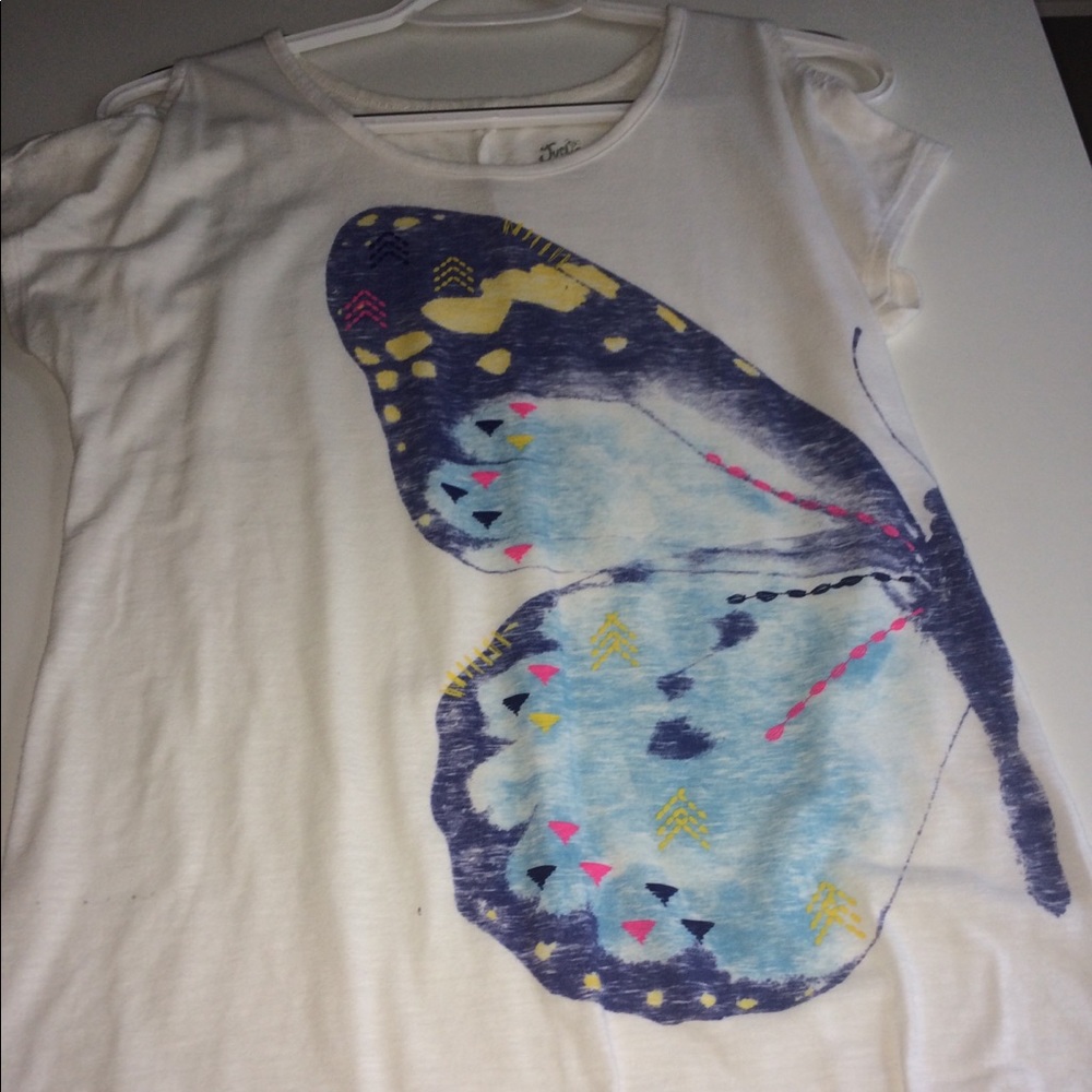 A shoulder free shirt for kids